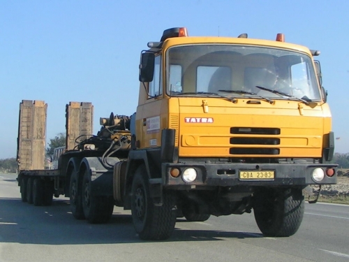 Tatra 815 лобовое стекло (цельное) с полосой